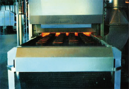 メッシュベルト型熱処理炉